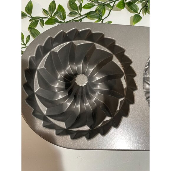 Nordic Ware Bundt Duet Pan 5-Cup Nonstick Cast Aluminum Bakeware - Picture 2 of 7